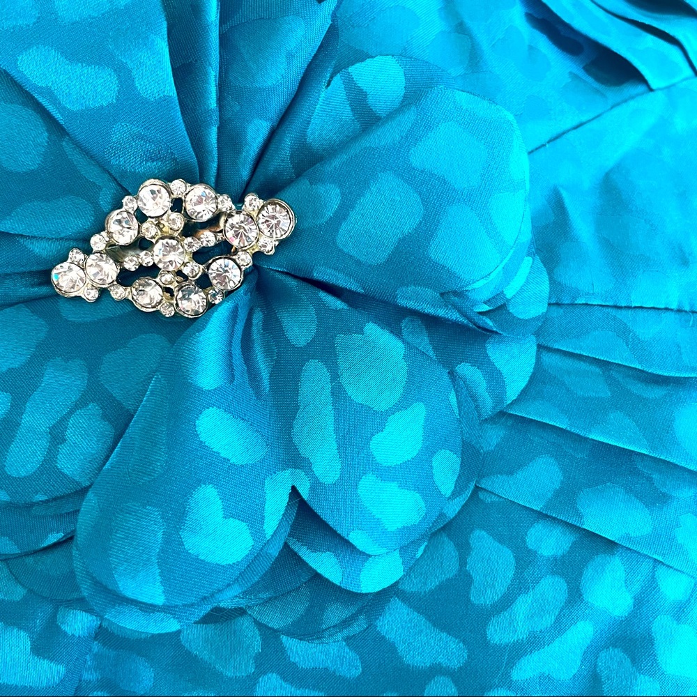 LE CHATEAU - Turquoise - cheetah pattern, flower and broach. - Picture 5 of 5